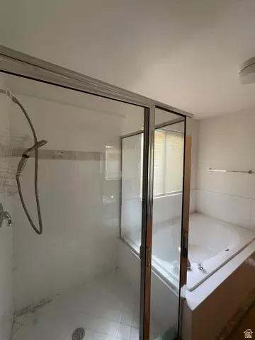 Bath - 2240 Evergreen View Ct S, Millcreek, UT 84109 photo 2 of 6