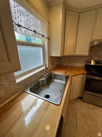 Kitchen - 2240 Evergreen View Ct S, Millcreek, UT 84109 photo 5 of 6