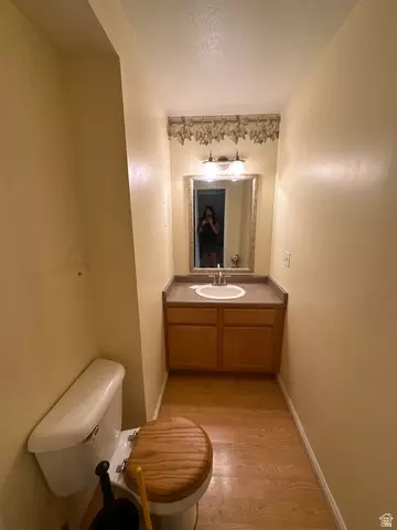 Bath - 2240 Evergreen View Ct S, Millcreek, UT 84109 photo 1 of 6