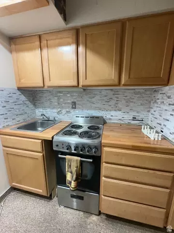 Kitchen - 2240 Evergreen View Ct S, Millcreek, UT 84109 photo 6 of 6