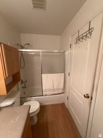 Bath - 2240 Evergreen View Ct S, Millcreek, UT 84109 photo 3 of 6