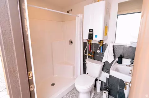 Bath - 7650 E Sr 24 Giles Rd, Caineville, UT 84775 photo 2 of 14