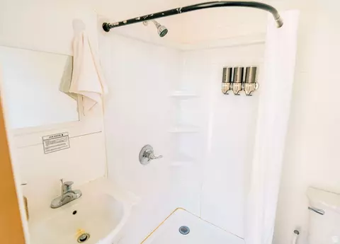Bath - 7650 E Sr 24 Giles Rd, Caineville, UT 84775 photo 6 of 14