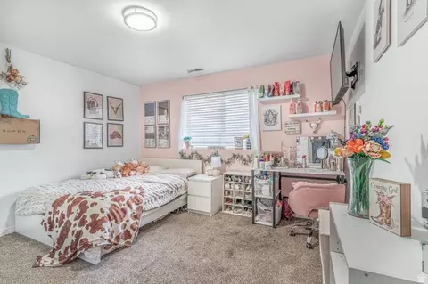 Bedroom - 729 Crestview Dr, Tooele, UT 84074 photo 2 of 2