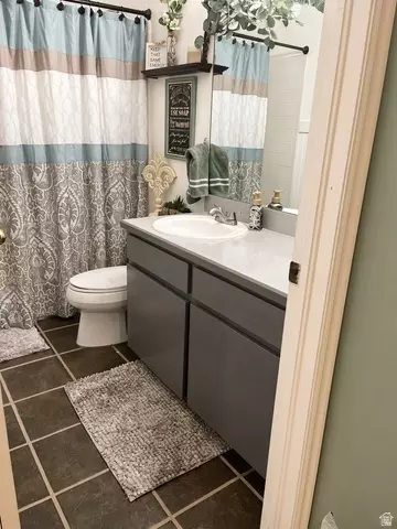 Bath - 729 Crestview Dr, Tooele, UT 84074 photo 2 of 3