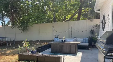 Exterior - 729 Crestview Dr, Tooele, UT 84074 photo 2 of 3
