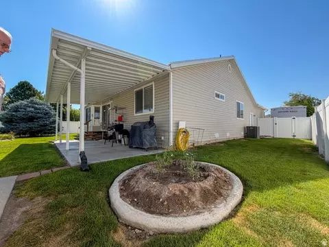 Exterior - 4040 W 5075 S, Roy, UT 84067 photo 4 of 9
