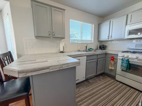 Kitchen - 4040 W 5075 S, Roy, UT 84067 photo 2 of 3