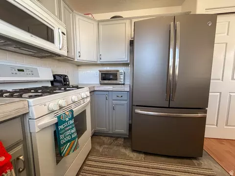 Kitchen - 4040 W 5075 S, Roy, UT 84067 photo 3 of 3