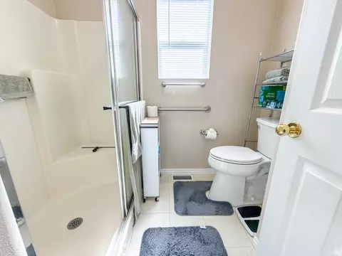 Bath - 4040 W 5075 S, Roy, UT 84067 photo 2 of 5