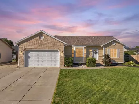 696 W 1960 N, Clinton, UT 84015