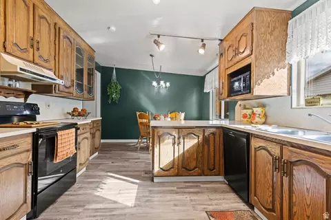 Kitchen - 5822 S 2575 W, Roy, UT 84067 photo 2 of 3