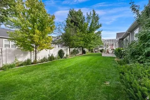 Exterior - 897 S 100 E, Salem, UT 84653 photo 5 of 10