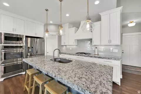 Kitchen - 897 S 100 E, Salem, UT 84653 photo 2 of 2