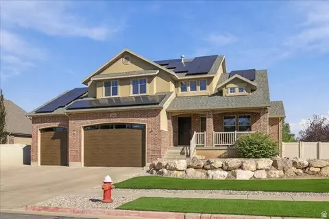 Exterior - 554 W 2400 S, Syracuse, UT 84075 photo 3 of 16