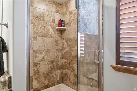 Bath - 554 W 2400 S, Syracuse, UT 84075 photo 12 of 12