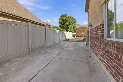 Exterior - 554 W 2400 S, Syracuse, UT 84075 photo 11 of 16