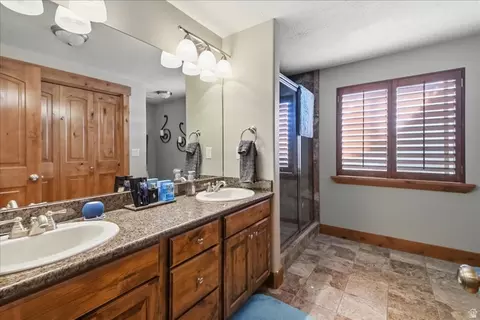 Bath - 554 W 2400 S, Syracuse, UT 84075 photo 10 of 12