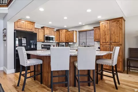 Kitchen - 554 W 2400 S, Syracuse, UT 84075 photo 1 of 4