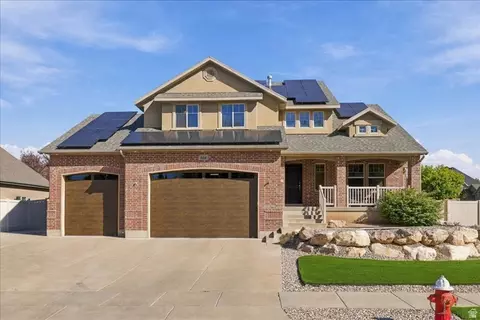 Exterior - 554 W 2400 S, Syracuse, UT 84075 photo 2 of 16