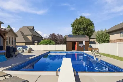 Exterior - 554 W 2400 S, Syracuse, UT 84075 photo 9 of 16