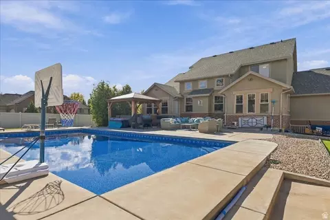 Exterior - 554 W 2400 S, Syracuse, UT 84075 photo 6 of 16