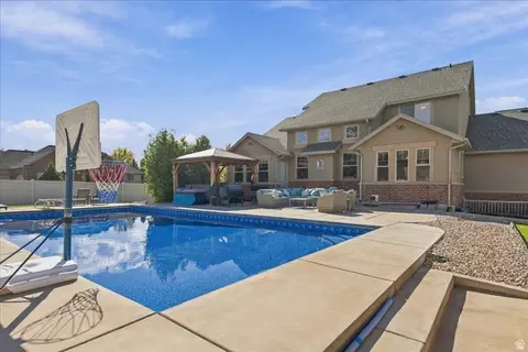 Exterior - 554 W 2400 S, Syracuse, UT 84075 photo 7 of 16