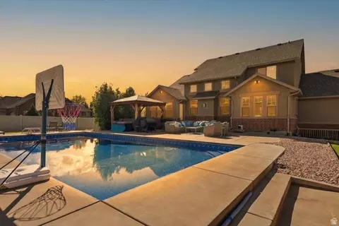Exterior - 554 W 2400 S, Syracuse, UT 84075 photo 14 of 16