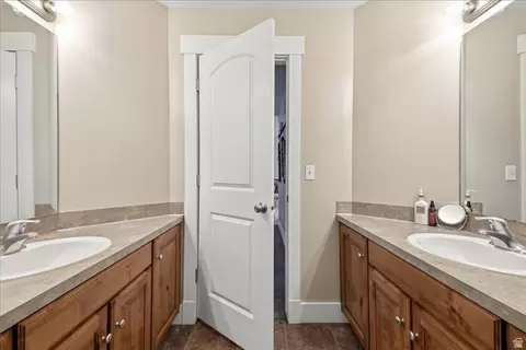 Bath - 554 W 2400 S, Syracuse, UT 84075 photo 9 of 12