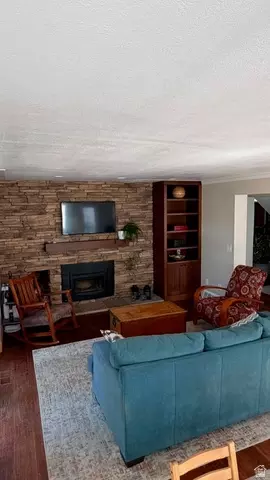 Living - 2249 E Gambel Oak Dr S, Sandy, UT 84092 photo 1 of 5