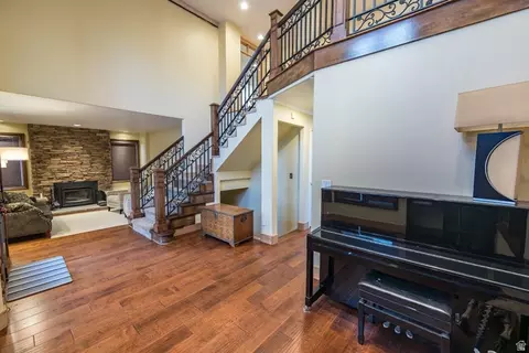 Entry Way - 2249 E Gambel Oak Dr S, Sandy, UT 84092 photo 2 of 5