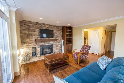 Living - 2249 E Gambel Oak Dr S, Sandy, UT 84092 photo 2 of 5