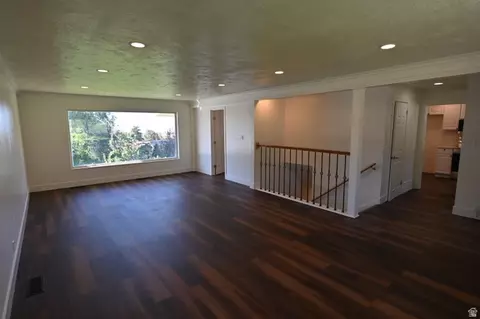 Living - 2928 S Davis Blvd, Bountiful, UT 84010 photo 2 of 3