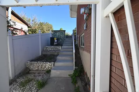 Exterior - 2928 S Davis Blvd, Bountiful, UT 84010 photo 5 of 5