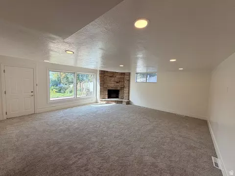 Living - 2928 S Davis Blvd, Bountiful, UT 84010 photo 3 of 3
