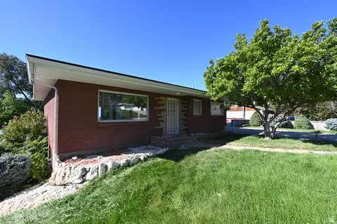 Exterior - 2928 S Davis Blvd, Bountiful, UT 84010 photo 2 of 5