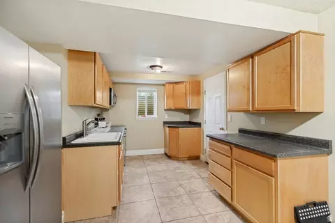 Kitchen - 808 E Savannah Dr, Sandy, UT 84094 photo 7 of 8