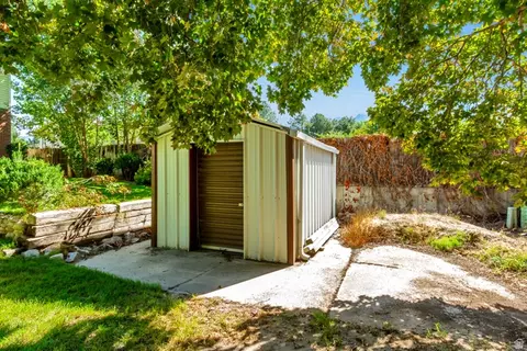 Exterior - 808 E Savannah Dr, Sandy, UT 84094 photo 6 of 11