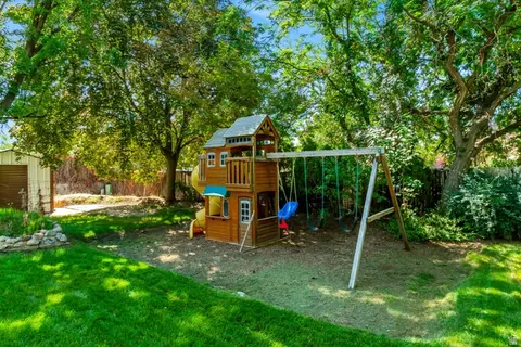 Exterior - 808 E Savannah Dr, Sandy, UT 84094 photo 5 of 11