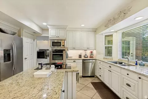 Kitchen - 808 E Savannah Dr, Sandy, UT 84094 photo 3 of 8