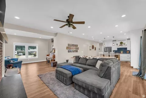 Living - 410 E Pages Ln, Centerville, UT 84014 photo 1 of 3