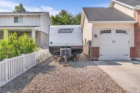 Exterior - 410 E Pages Ln, Centerville, UT 84014 photo 4 of 6