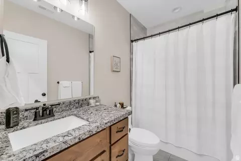 Bath - 410 E Pages Ln, Centerville, UT 84014 photo 6 of 6