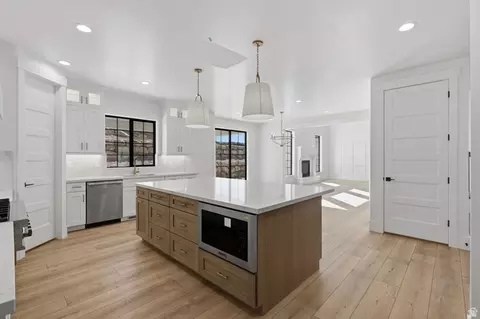 Kitchen - 258 E Maple Ridge Dr, Mapleton, UT 84664 photo 12 of 16