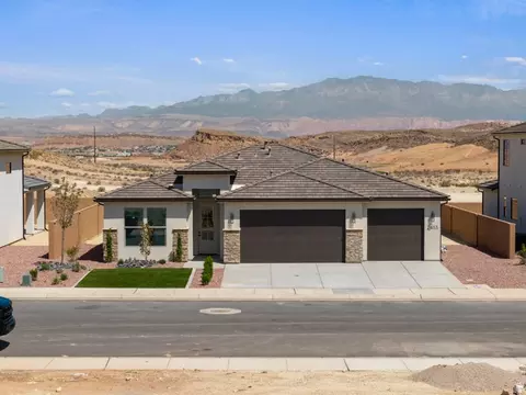 2453 E Malitsoh Way #302, Saint George, UT 84790