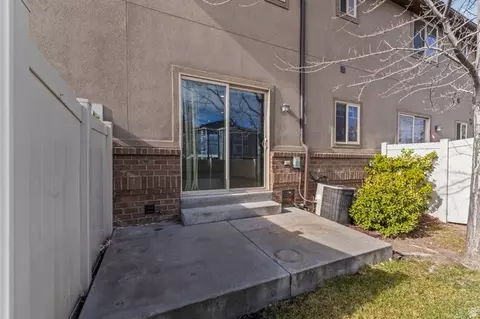 Exterior - 6563 S Lovendahle Ct, Murray, UT 84107 photo 5 of 18