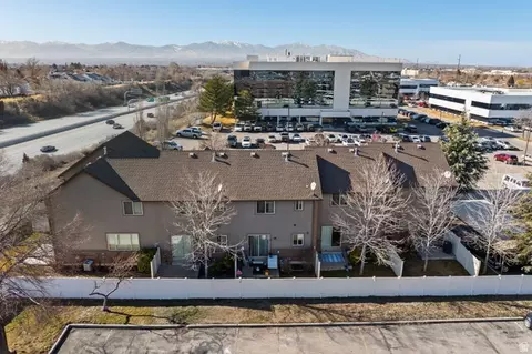 View/Area - 6563 S Lovendahle Ct, Murray, UT 84107 photo 17 of 25