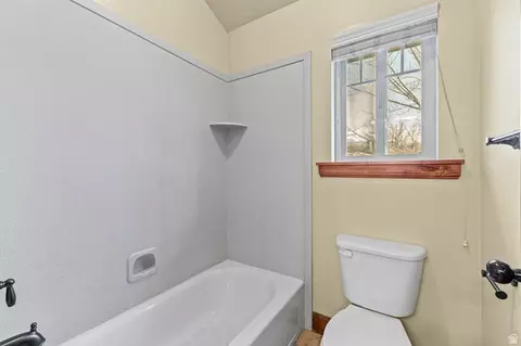 Bath - 6563 S Lovendahle Ct, Murray, UT 84107 photo 2 of 5