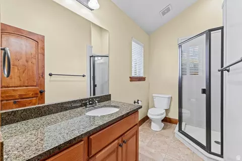 Bath - 6563 S Lovendahle Ct, Murray, UT 84107 photo 3 of 5