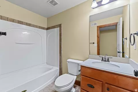 Bath - 6563 S Lovendahle Ct, Murray, UT 84107 photo 4 of 5